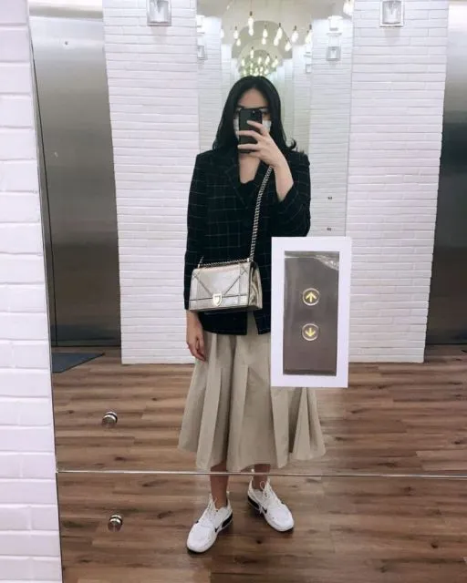 Ide Fashion ala Putri Tanjung untuk ke Kantor. Simpel dan Elegan! 11 Outfit Putri Tanjung