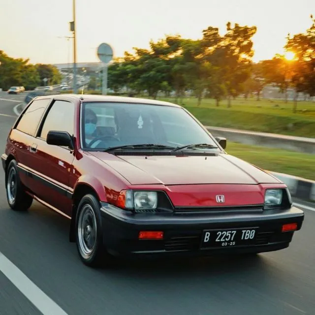 10 Artis yang Hobi Koleksi Mobil Klasik. Butuh Perawatan Ekstra! 13 Mobil klasik milik Iqbaal