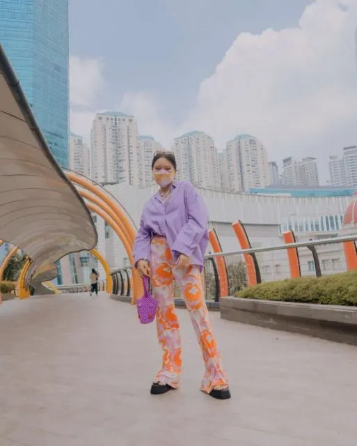 5 Kanal Youtube Kreator Fesyen yang Bisa Bikin Kamu Makin Stylish 8 Tabrak warna ala Steffi Santa