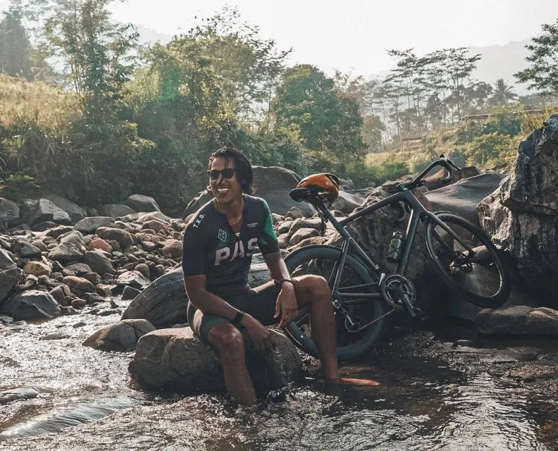 Fakta Seputar Sean Gelael; Pembalap Berprestasi Kelas Dunia asal Indonesia 15 Sean Gelael senang bersepeda dan traveling