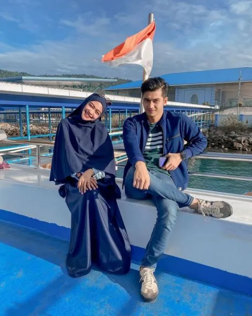 7 Gaya Busana Sehari-hari ala Ria Ricis dan Teuku Ryan, Simpel! 9 Gaya busana Ricis dan Ryan