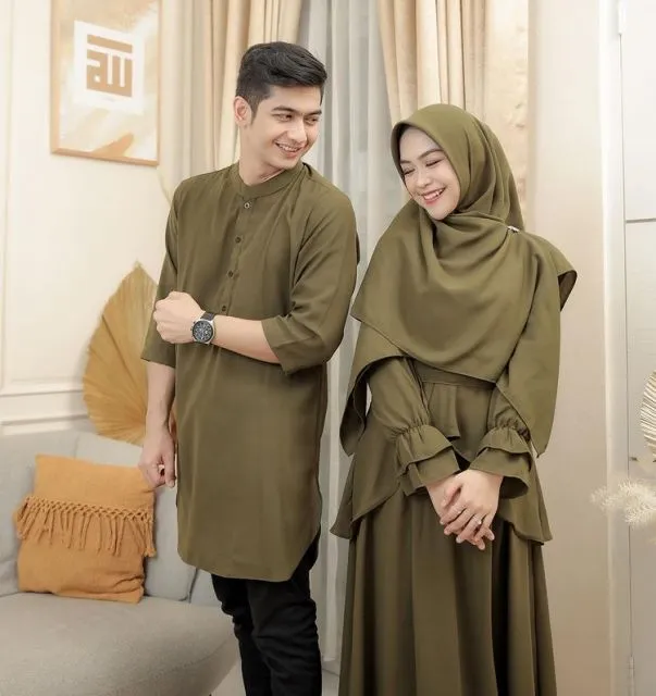 7 Gaya Busana Sehari-hari ala Ria Ricis dan Teuku Ryan, Simpel! 13 Gaya busana Ricis dan Ryan