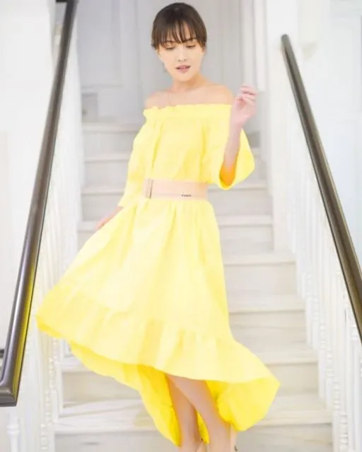 Ide Gaya Gaun ala Shandy Aulia yang Cantik untuk Pergi ke Berbagai Acara 16 Gaun sabrina