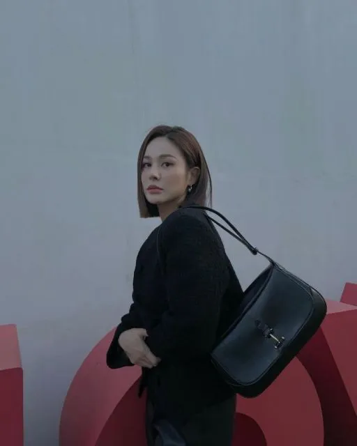 13 Pasangan Artis Korea yang Berhasil Diciduk Dispatch Setiap Awal Tahun 14 Ivy