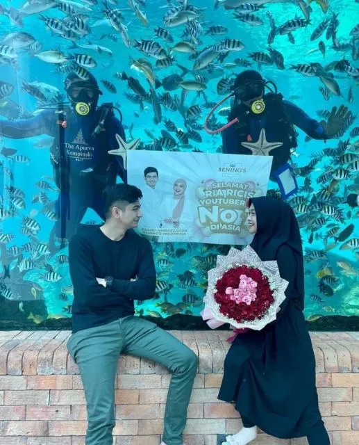 7 Gaya Busana Sehari-hari ala Ria Ricis dan Teuku Ryan, Simpel! 10 Gaya busana Ricis dan Ryan