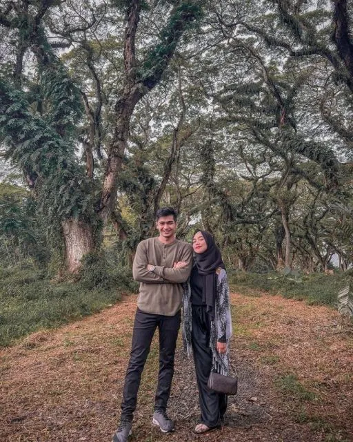 7 Gaya Busana Sehari-hari ala Ria Ricis dan Teuku Ryan, Simpel! 12 Gaya busana Ricis dan Ryan