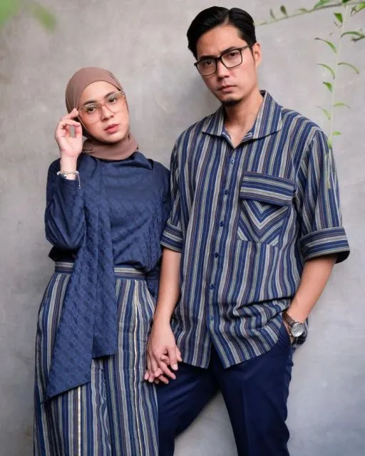 Gaya Fesyen Pasangan Nycta Gina dan Kinos yang Selalu Kompak 15 Ootd pasangan