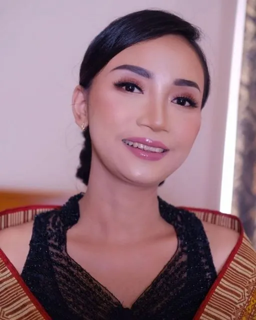 Daftar Makeup Artist di Jogja yang Bernuansa Simpel tapi Elegan 9 Makeup wedding flawless