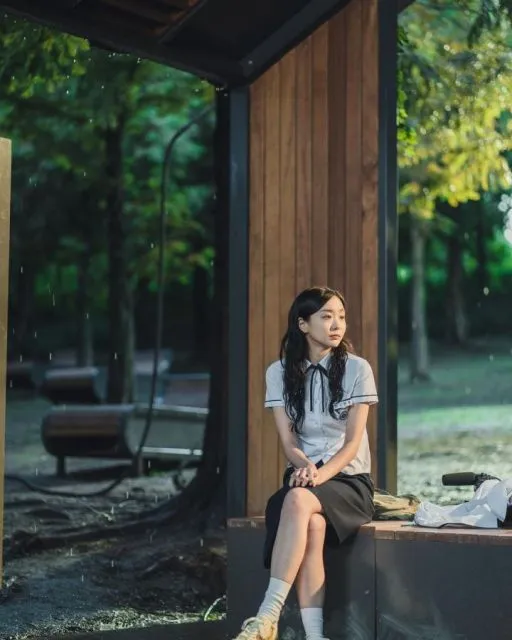 Fakta Seputar Kim Da-mi Pemain Kim Da-mi memakai seragam sekolah