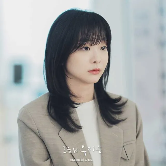 9 Ide Gaya Fesyen Kasual ala Kim Da Mi di Drama Our Beloved Summer 10 gaya Kim Da Mi