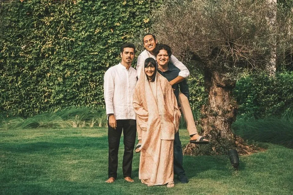 Fakta Seputar Sean Gelael; Pembalap Berprestasi Kelas Dunia asal Indonesia 11 Sean bersama saudaranya