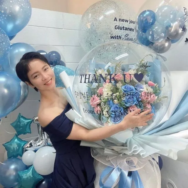 Song Ji-hyo Bagikan Briket Batu Bara dalam Perayaan Debut ke-21 Tahun 5