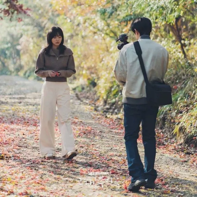 9 Ide Gaya Fesyen Kasual ala Kim Da Mi di Drama Our Beloved Summer 17 gaya Kim Da Mi