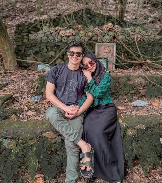 7 Gaya Busana Sehari-hari ala Ria Ricis dan Teuku Ryan, Simpel! 11 Gaya busana Ricis dan Ryan