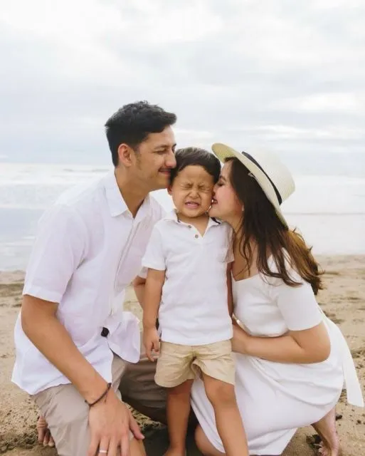 Nama Anak Artis dari Gabungan Nama Orang Tuanya. Kreatif! 16 Keluarga Tasya Kamila dan Randi Bactiar