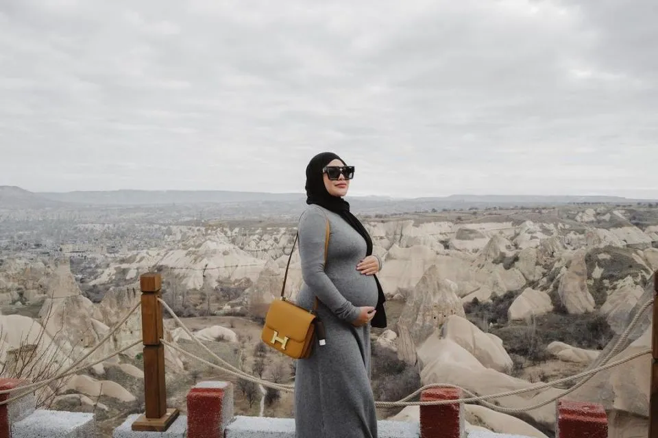 12 Foto Maternity Shoot Aurel Hermansyah dan Atta Halilintar, Ada yang Konsep 007 15 Turki adalah negara tujuan Aurel berlibu | Credit: Instagram