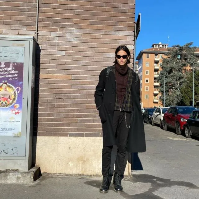 Rizal Rama, Model asal Surabaya yang Tampil di Milan Fashion Week 2022 11 Mantel panjang dan sweater