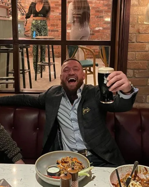 Fakta Menarik Machine Gun Kelly; Tunangannya Megan Fox 9 Hampir saling tinju dengan Conor McGregor