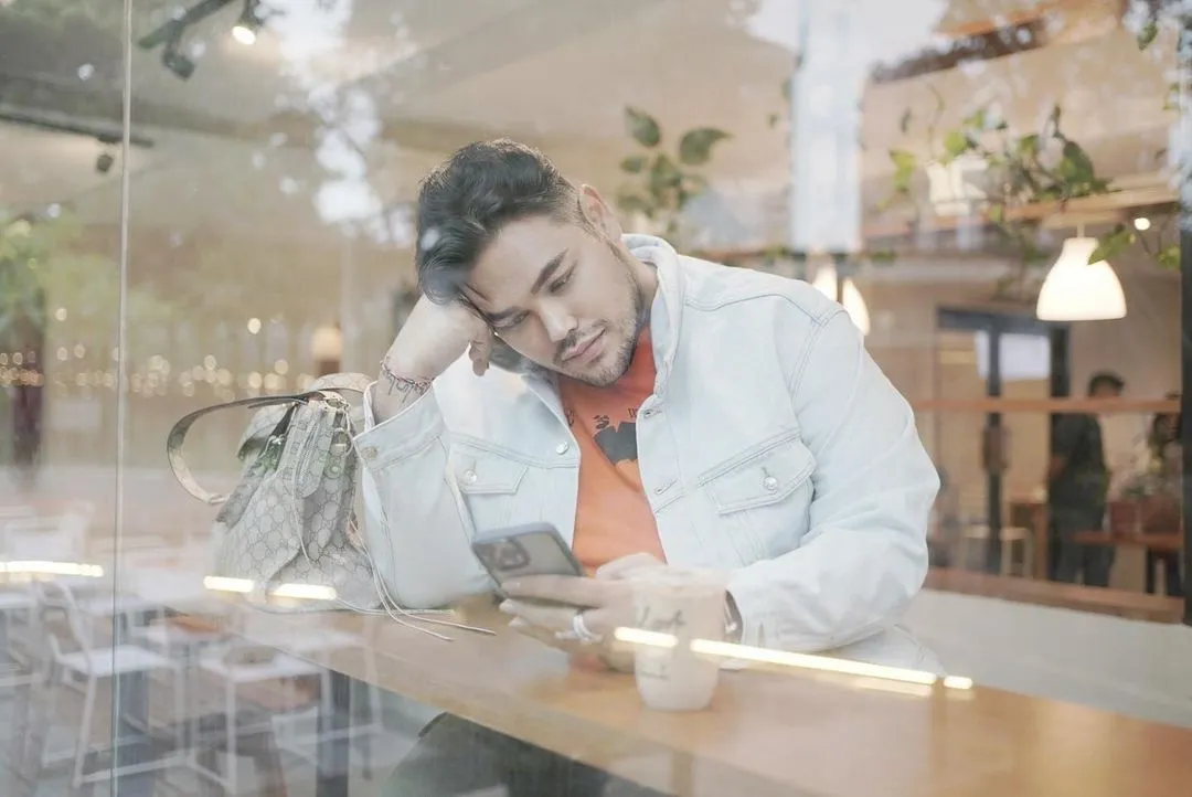 Deretan Artis yang Pernah Lelang Barang Milik Mereka 16