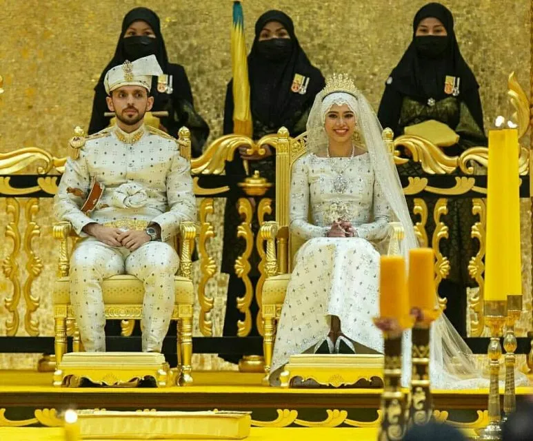 Detail Gaun dan Mahkota Mewah Putri Brunei Darussalam di Hari Pernikahan 5 Pernikahan putri brunei