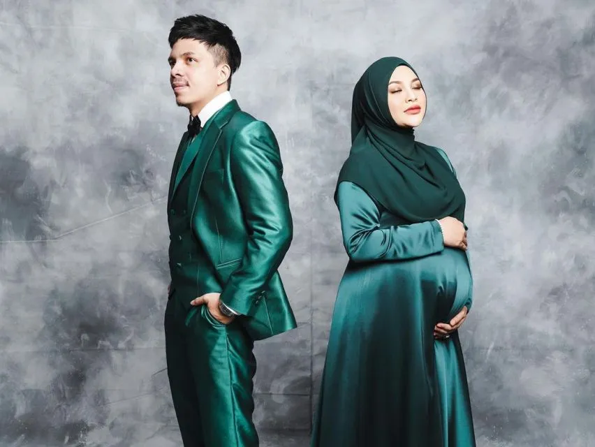 12 Foto Maternity Shoot Aurel Hermansyah dan Atta Halilintar, Ada yang Konsep 007 13 Atta dan Aurel kompak memakai baju hijau | Credit: Instagram