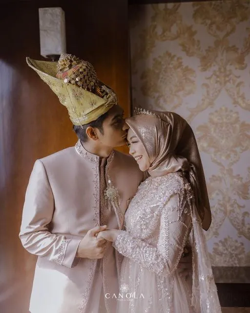10 Foto Acara Ngunduh Mantu Ria Ricis, Elegan dengan Nuansa Emas 18 Ria Ricis ngunduh mantu