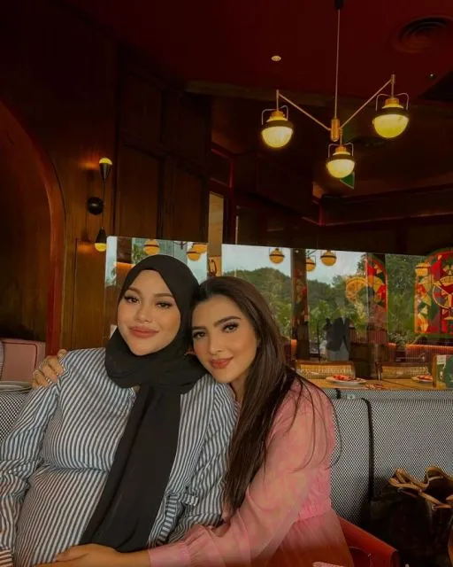 Intip Persiapan Aurel Hermansyah Jelang Melahirkan, Nggak Sampai Sewa Satu Rumah Sakit kok 4 Bunda Ashanty dan Aurel | Credit: Insatgram (@aurelie.hermansyah)