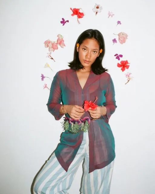 8 Ide Padu Padan Kebaya untuk Gaya Kasual ala Selebritas 11 Ide kebaya kasual