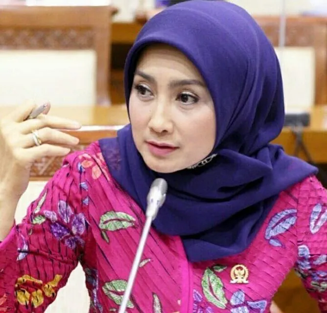 Penyanyi Tanah Air yang Putuskan Jadi Politisi; Giring Tengah Jadi Sorotan 18