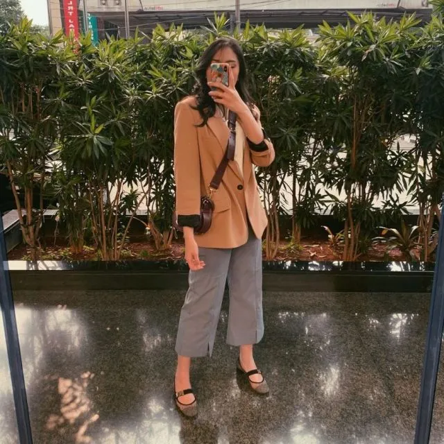 Ide Fashion ala Putri Tanjung untuk ke Kantor. Simpel dan Elegan! 15 Outfit Putri Tanjung