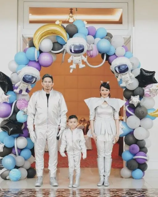 9 Ide Fashion ala Pasangan Ryan Delon dan Sharena. Kompak! 15