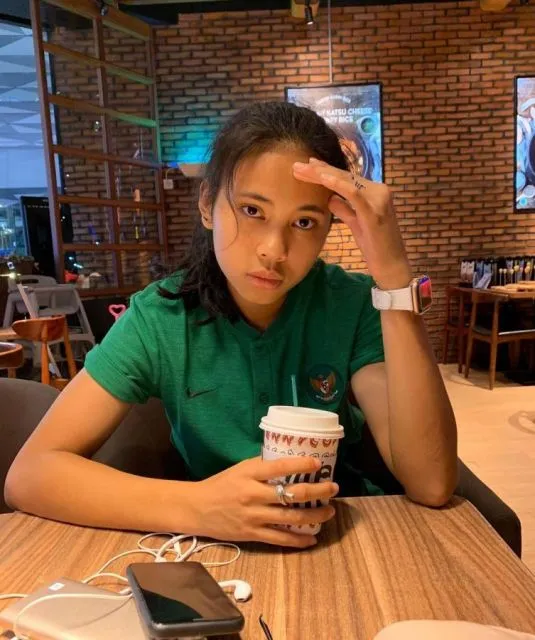 Gaya Shalika Aurelia, Pesebak Bola Putri Indonesia yang Masuk Klub Eropa 13 Gaya Shalika Aurelia