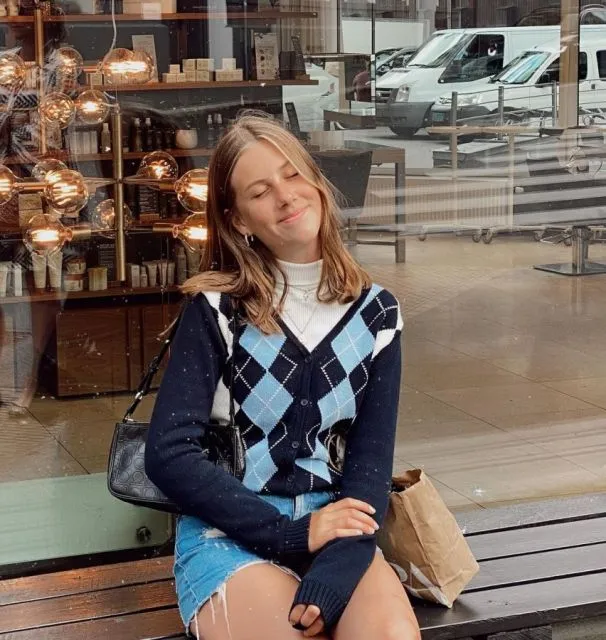 8 Gaya Modis Leah Isadora Behn, sang Pewaris Takhta Kerajaan Norwegia 12