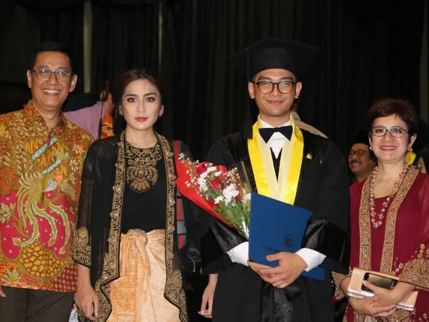 Profil Maura Magnalia, Putri Sulung Nurul Arifin yang Tutup Usia Usai Terkena Serangan Jantung 10 Keluarga Nurul Arifin