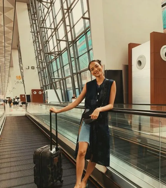 9 Ide Fashion ala Putri Marino yang Simpel 12