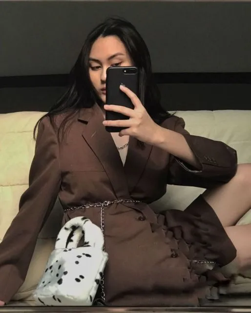 Gaya Busana Selain Kebaya ala Bella Clarissa, yang Cocok untuk Acara Formal 21 Dres model blazer