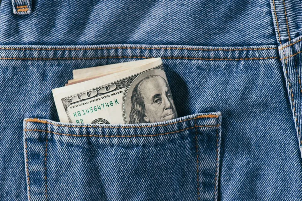 Ini Alasannya Kantong Celana Jeans Cewek Lebih Kecil dari Celana Cowok 6