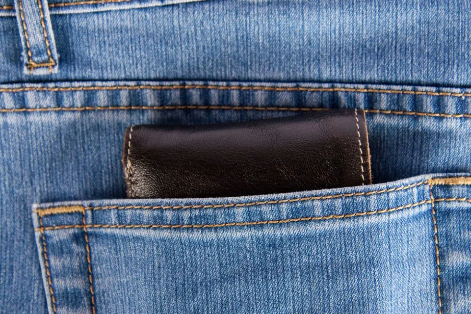 Ini Alasannya Kantong Celana Jeans Cewek Lebih Kecil dari Celana Cowok 8