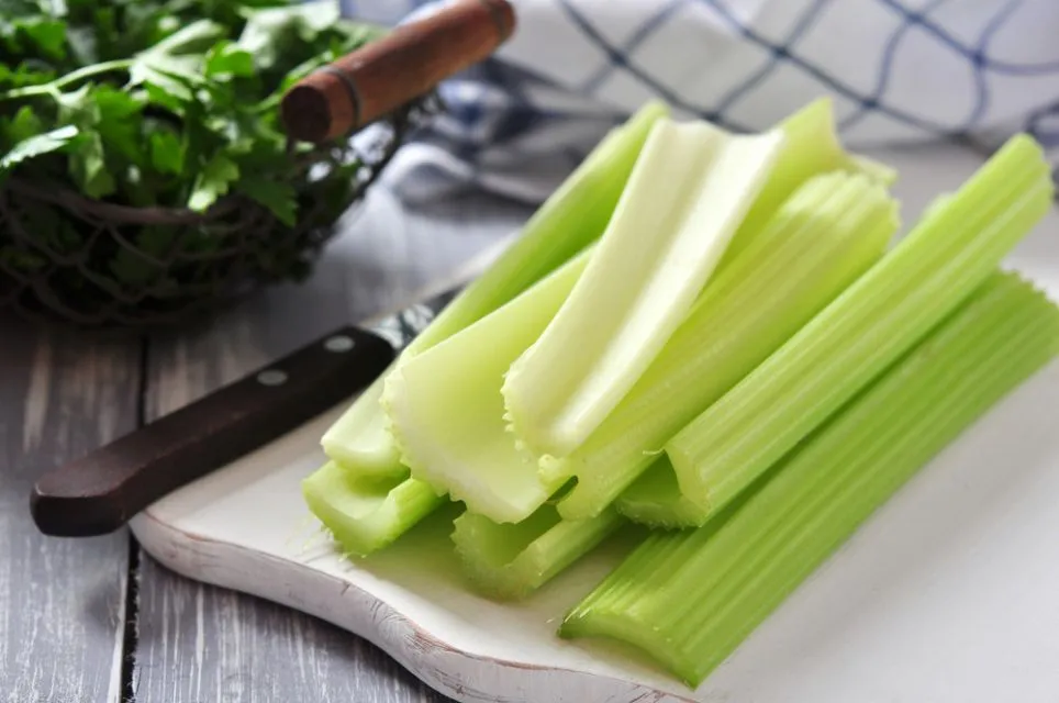 5 Cara Mengolah Daun Seledri untuk Kolesterol Agar Gizinya Nggak Hilang 7 Cara mengolah daun seledri
