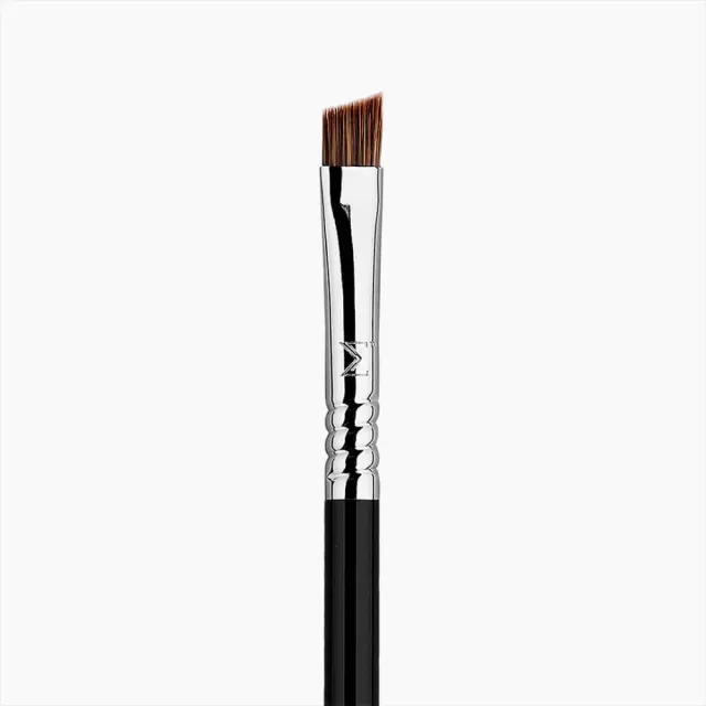 Jenis-jenis Kuas Makeup dan Cara Penggunaannya. Wajib Tahu! 19 angled eyebrow brush