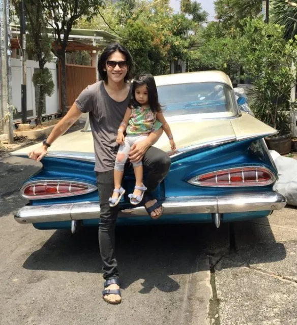 10 Artis yang Hobi Koleksi Mobil Klasik. Butuh Perawatan Ekstra! 15 Mobil klasik Vino G Bastian