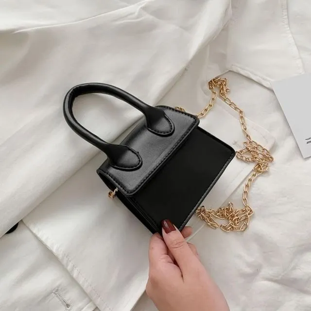 Model Tas Selempang Kecil Wanita yang Pas Dibawa ke Mana-mana 18