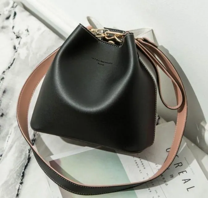 Model Tas Selempang Kecil Wanita yang Pas Dibawa ke Mana-mana 20 Bucket bag