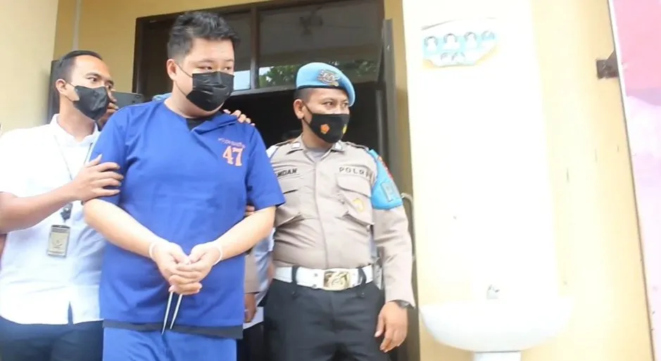 Fakta Penggerebekan Pabrik Sampo Palsu di Tangerang; Merek hingga Bahan Baku 10