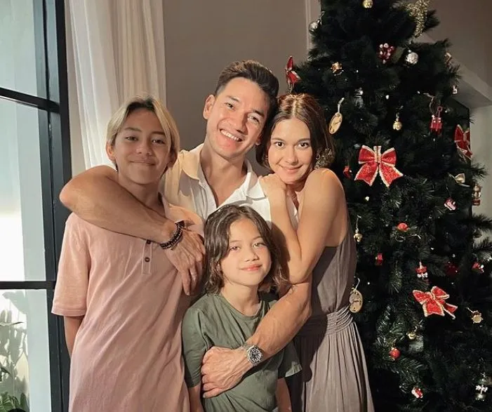 Artis yang Dapat Julukan Hot Daddy; Paras Tampan Plus Sayang Keluarga 8