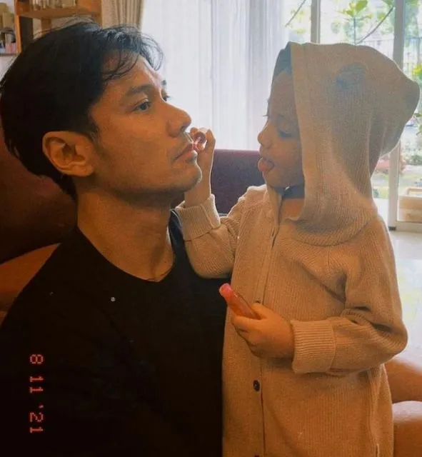 Artis yang Dapat Julukan Hot Daddy; Paras Tampan Plus Sayang Keluarga 11