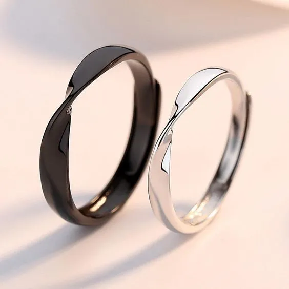 8 Ide Desain Cincin Couple, Berbeda dengan Pasangan tapi Tetap Serasi 11 Cincin spiral polos