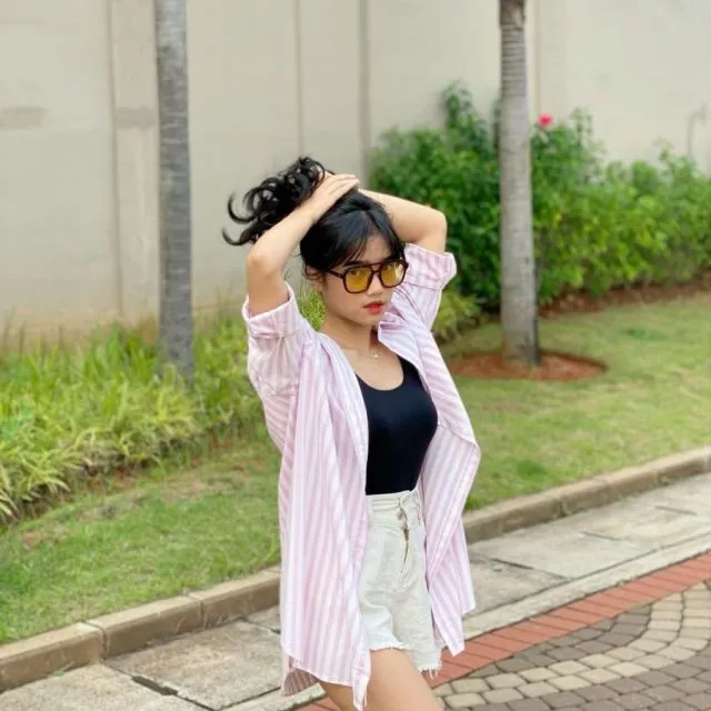 Ide Fashion Kasual Sporty ala Fuji An untuk Tampil Kece. Simpel! 14 OOTD ala Fuji