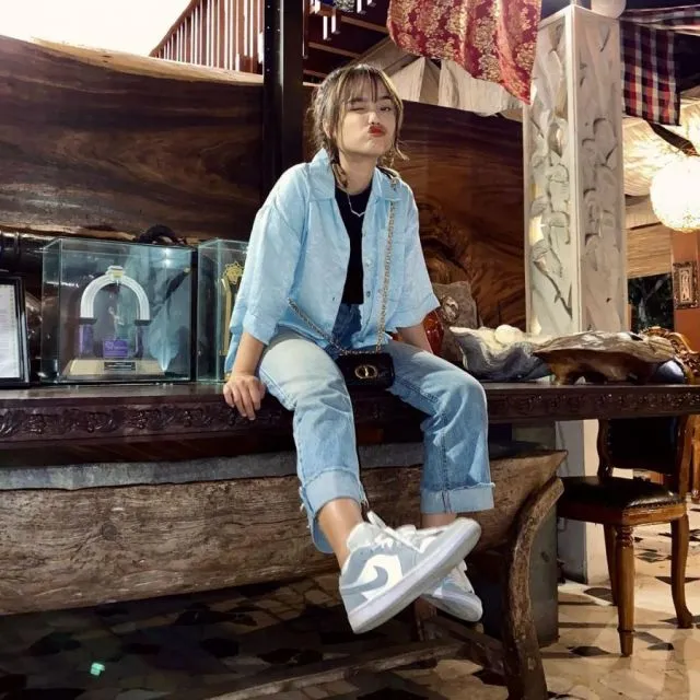 Ide Fashion Kasual Sporty ala Fuji An untuk Tampil Kece. Simpel! 12 OOTD ala Fuji