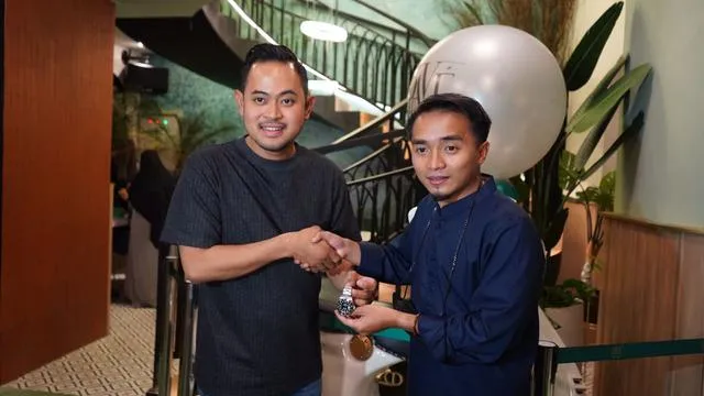 Deretan Artis yang Pernah Lelang Barang Milik Mereka 13